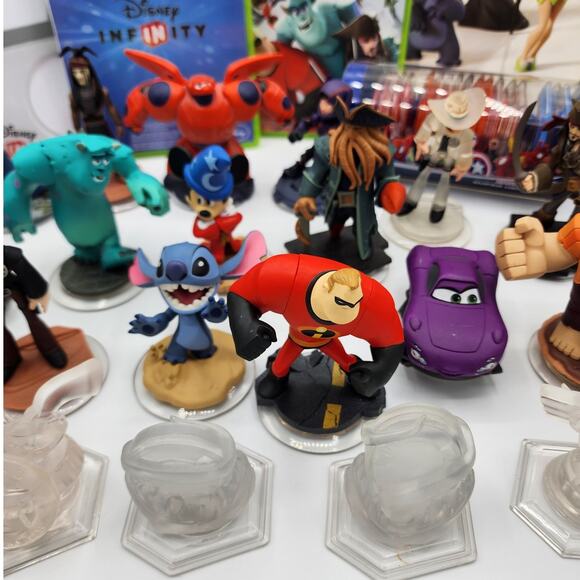 Disney Infinity 2.0 Pixar Characters Portal Pad Discs Book Games Case XBOX 360 - Picture 4 of 13